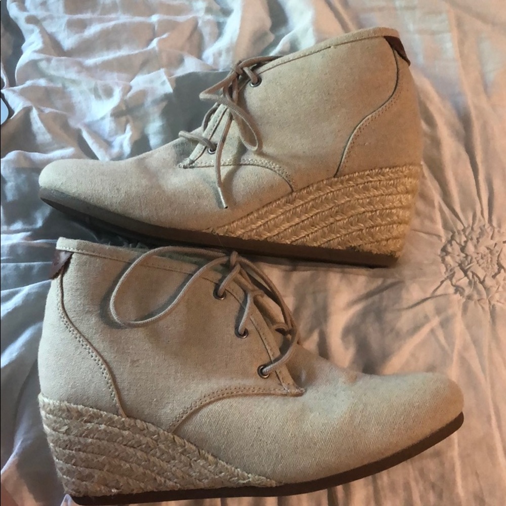 Mad pole wedges